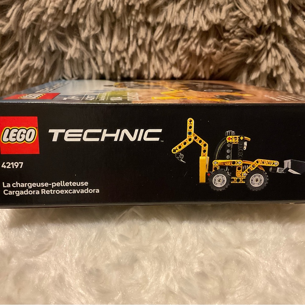LEGO Technic Backhoe Loader 42197 - Picture 3 of 3